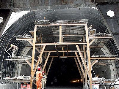 鋼絲網(wǎng)是采用自動焊接技術(shù)完成網(wǎng)孔大小網(wǎng)寬網(wǎng)長標準規(guī)范